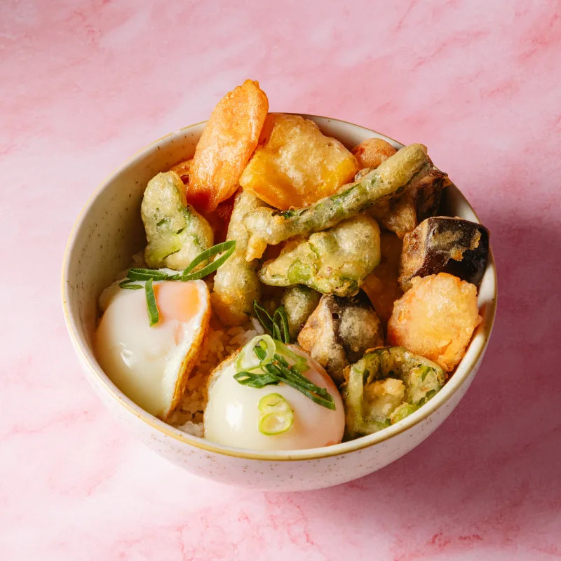 Donburi huevo y verduras en tempura