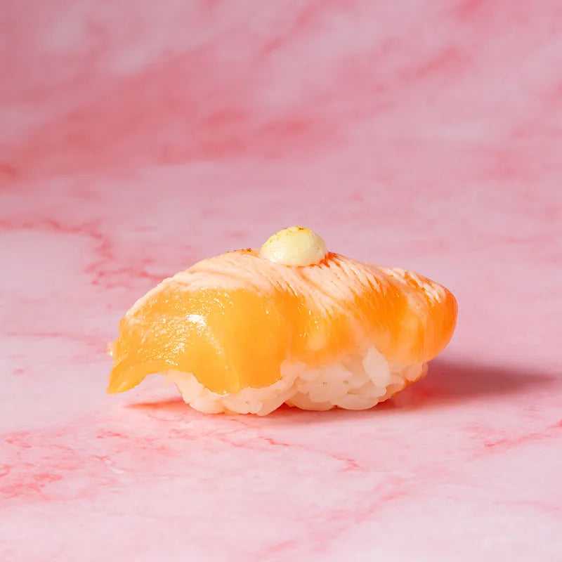 Nigiri de Salmón Aburi con mayonesa de wasabi